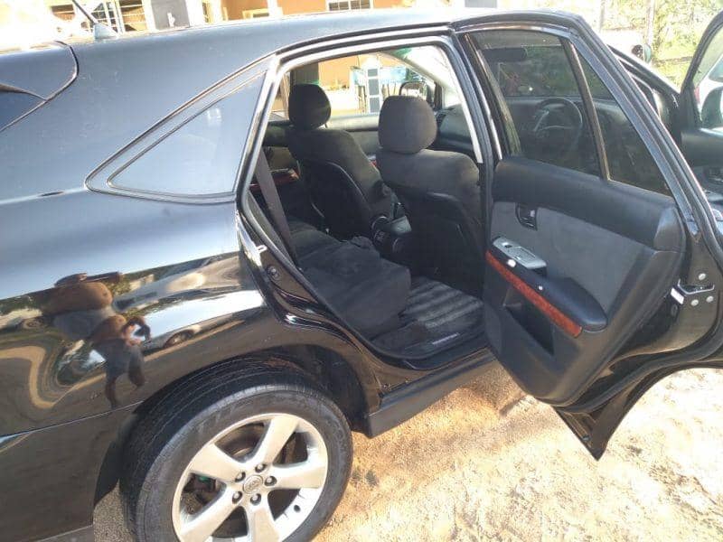 Toyota Harrier huren Suriname